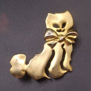 Gold tone Vintage Cat Brooch